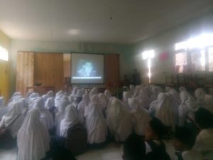 Mengingatkan Bahaya PKI, SMP SMA Plus Dan SMK Miftahul Ulum Gelar Nobar Film G30SPKI