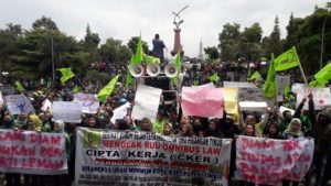 Tolak Keras RUU Omnibus Law, Ribuan Buruh Serbu Pemkab Tasikmalaya