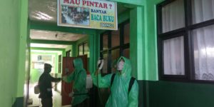 Karang Taruna Kembali Lakukan Penyemprotan di Lingkungan Sekolah