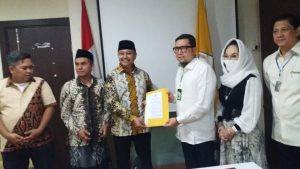 Pasangan Iwan – Iip Resmi Terima SK dari DPP Partai Golkar