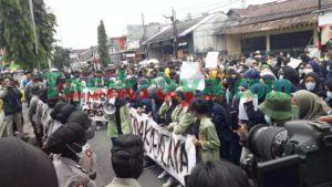 HUT Kota Tasik, Aliansi BEM Tasikmalaya Hadiahkan “Mosi Tidak Percaya”