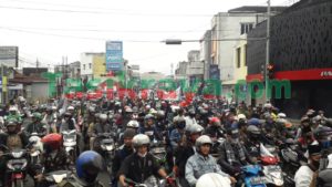 Ribuan Muslim Tasikmalaya Aksi Serukan Boikot Produk Prancis