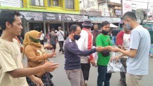 Peringati HPN 2021, Jurnalis Tasikmalaya Bersama Kementrian Agama dan Baznas Bagikan Sembako
