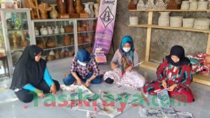 PKH Kecamatan Tawang Ajak KPM Belajar Kerajinan ke Saung Kreatif Gapura
