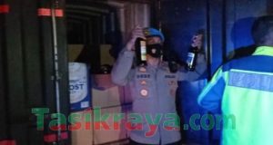 Polisi Amankan 8 Ribu Botol Minuman Keras yang Akan Diedarkan Malam Idul Fitri