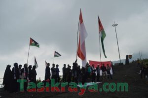 Setelah Galunggung, Umat Muslim Tasikmalaya Lanjutkan Longmarch ke Bandung Untuk Bergabung Dengan Massa Aksi Bela Palestina Jabar