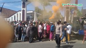 Unjuk Rasa Pembebasan HRS di Tasikmalaya Ricuh, 31 orang Diamankan, 3 Kendaraan Polisi Rusak