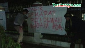 Protes Penanganan Pandemi, Masyarakat Pasang Spanduk “Tasik Sekarat, Plt & Dewan Ngapain Aja?”
