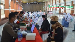 Polres Tasikmalaya Gelar Vaksinasi Massal untuk Ribuan Santri di Tasikmalaya
