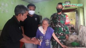 CV Trijaya dan Karang Taruna Panglayungan Berikan Bansos kepada Masyarakat Terdampak PPKM