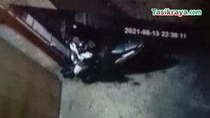 Terekam CCTV, Satu Unit Motor Milik Karyawan Pabrik di Tasikmalaya Raib Digondol Maling