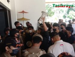 Mahasiswa Demo Pemkot Terkait BPNT