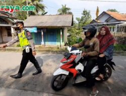 Pengendara Menggunakan Sandal Jepit Kena Himbauan Petugas