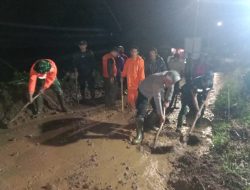Jalan Penghubung Dua Desa di Cisayong Longsor