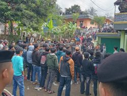 Ratusan Warga Desa Buniasih Tuntut Kepala Desa Mundur