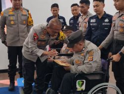 Kapolda Jabar Baksos Menyentuh Hati, Salurkan Kursi Roda