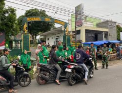 Koramil 1207/Cisayong Bagi-bagi Ratusan Takjil ke Pengendara Motor