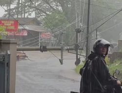 Dua Tiang Listrik Ambruk di Kota Tasikmalaya, Aset PLN Terimbas