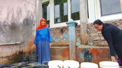 Tak Kunjung Datang Droping Air BPBD 700 KK Warga Bogam Bergantung Air Masjid