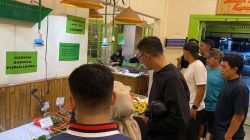 Eks Pemain Persib Bandung Menyantap Kuliner Favorit Tasikmalaya