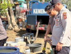 Polsek Tanjungjaya Salurkan 5.000 Liter Air Bersih untuk Warga Atasi Kekeringan