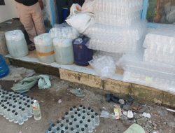 Polisi Grebek Gudang Miras Amankan 500 Liter Arak Bali