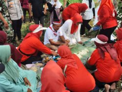 HUT RI ke-81: Lomba Ngaliwet di Situ Sanghiyang Berebut Seekor Domba