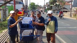 Peduli Kebersihan Tasikmalaya Lola Nelria Oktavia Salurkan Gerobak Sampah ke DPC NasDem
