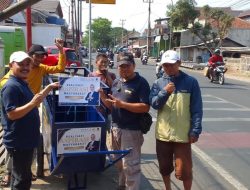 Peduli Kebersihan Tasikmalaya Lola Nelria Oktavia Salurkan Gerobak Sampah ke DPC NasDem