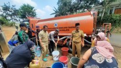 Polsek Bogam & BPBD Salurkan Air Bersih Bantu Warga yang Kekeringan