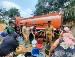 Polsek Bogam & BPBD Salurkan Air Bersih Bantu Warga yang Kekeringan