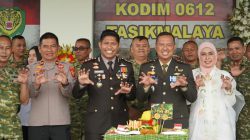 HUT TNI ke-81 Polres Tasikmalaya Kasih Kejutan Tumpeng