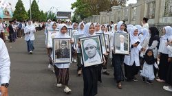 Kirab HSN 2026, Ribuan Santri Tampilkan Foto Ulama Tasikmalaya