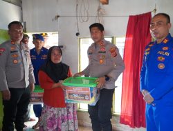Polres Tasikmalaya Santuni Nelayan Perahu Terbalik di Sindangkerta