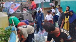 Kang Oleh Soleh Berbagi Air Bersih ke 2 Wilayah Kota Tasikmalaya
