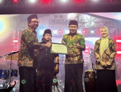 Kang Oleh Soleh Raih Penghargaan Tokoh Jawa Barat Pendukung Kemajuan Madrasah Diniyah